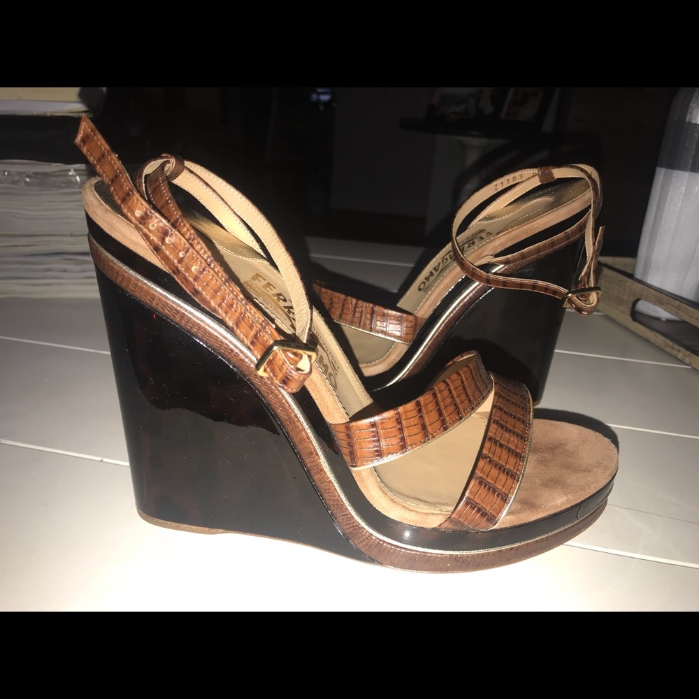 Sold SALVARORE FERRAGAMO sz 9 (8.5)  sandals